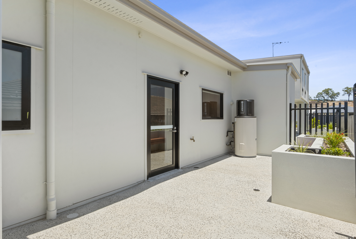Private courtyard — alternate view